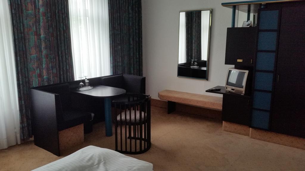 Hotel Bitterfelder Hof Екстериор снимка