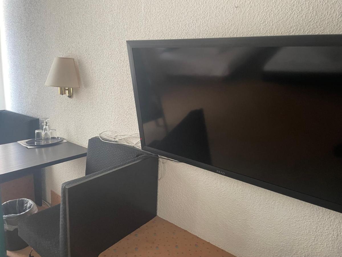 Hotel Bitterfelder Hof Екстериор снимка