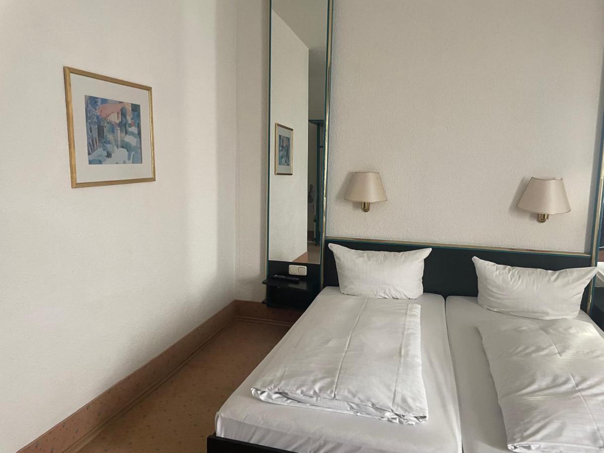 Hotel Bitterfelder Hof Екстериор снимка