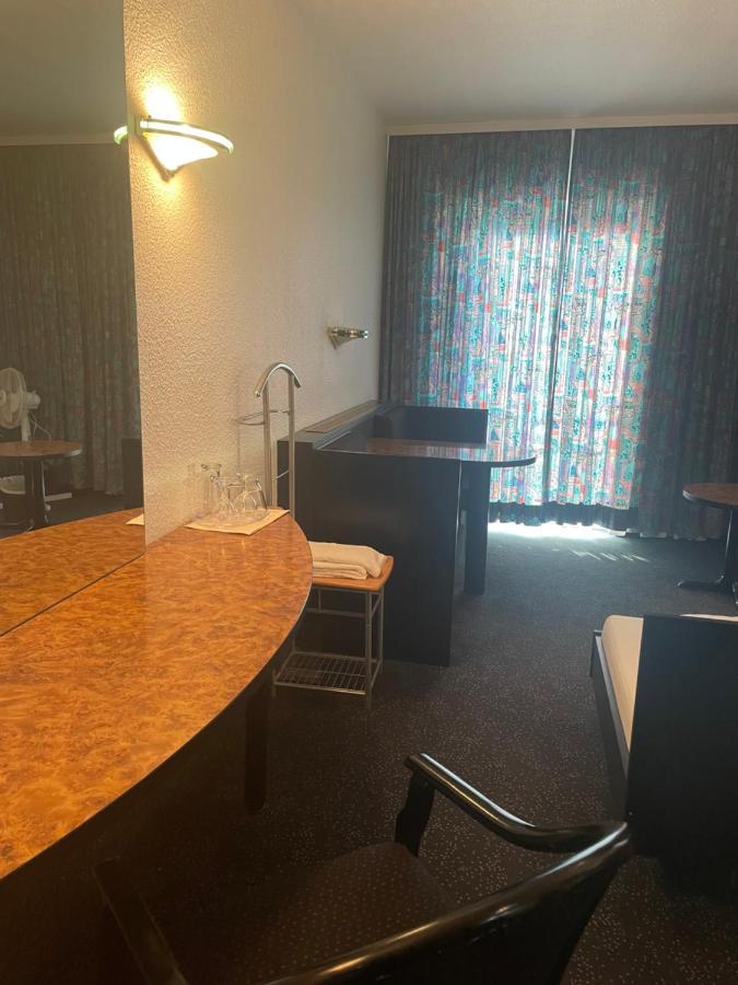 Hotel Bitterfelder Hof Екстериор снимка