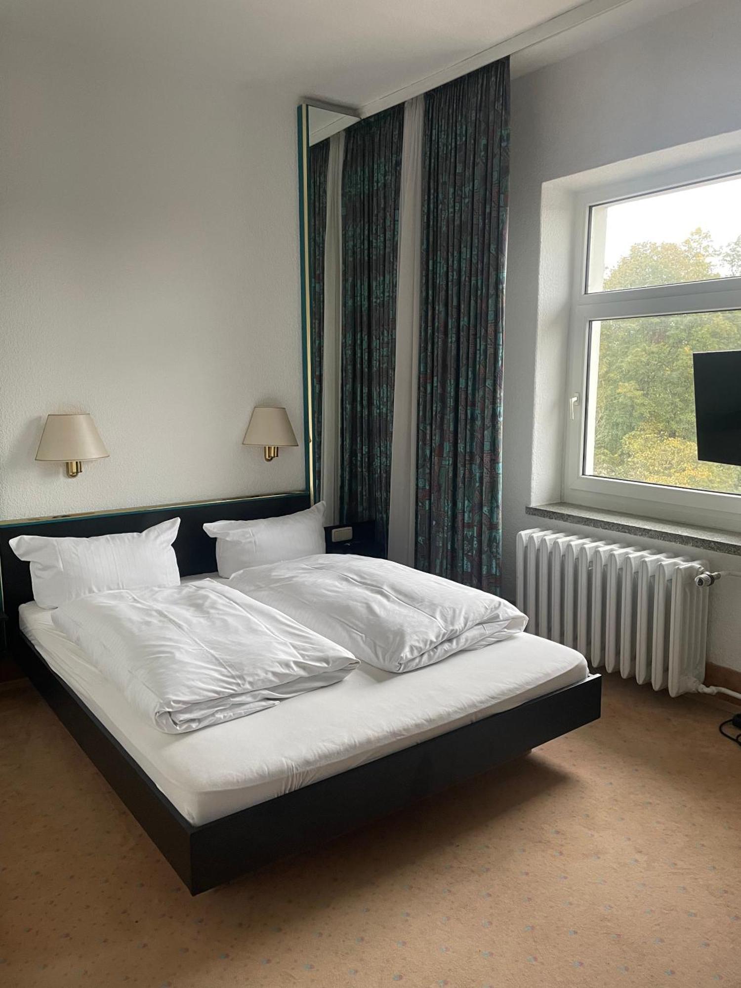 Hotel Bitterfelder Hof Екстериор снимка