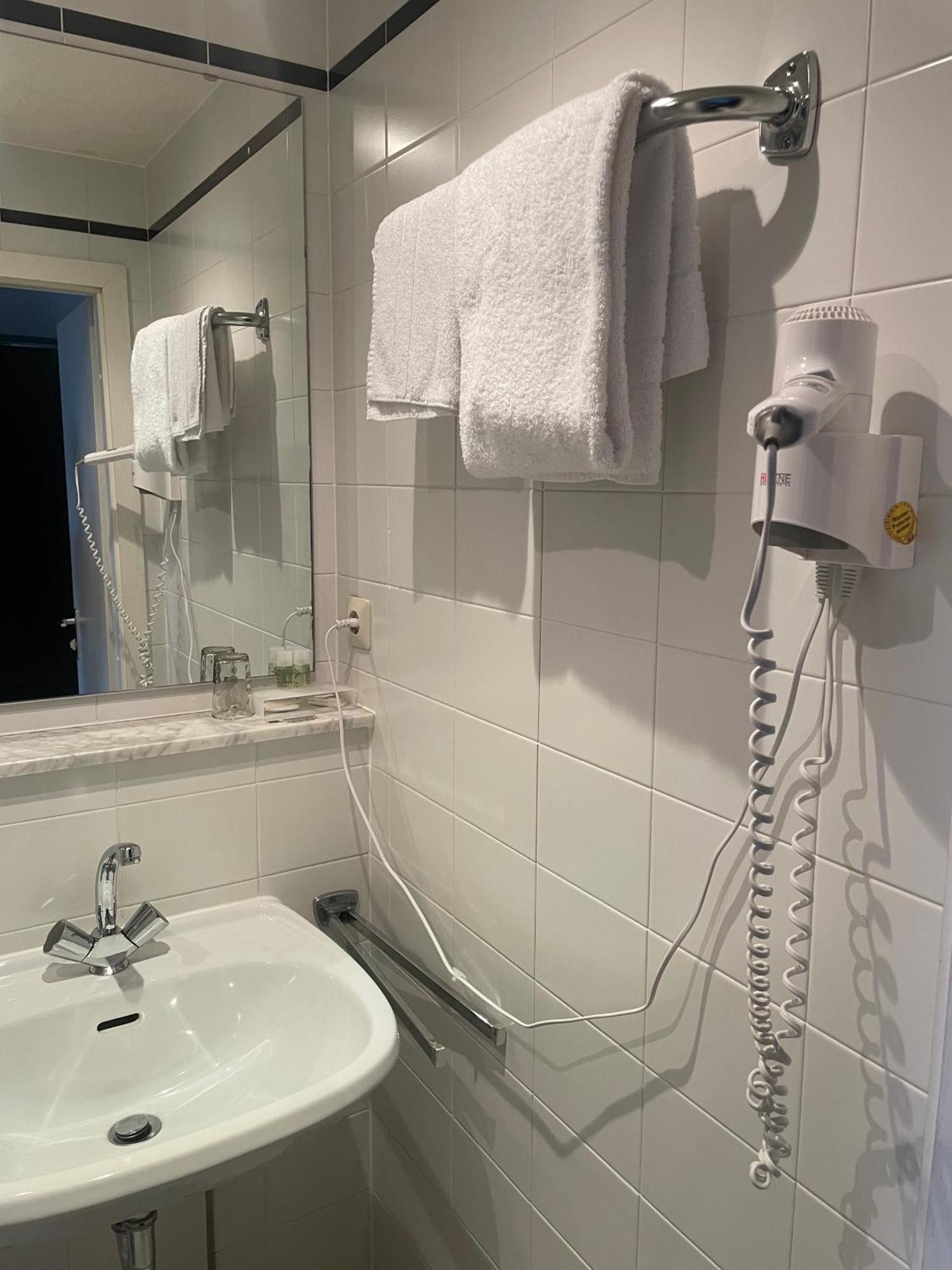 Hotel Bitterfelder Hof Екстериор снимка