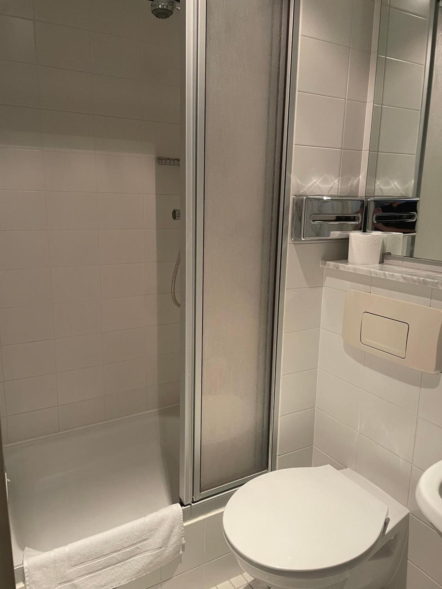 Hotel Bitterfelder Hof Екстериор снимка