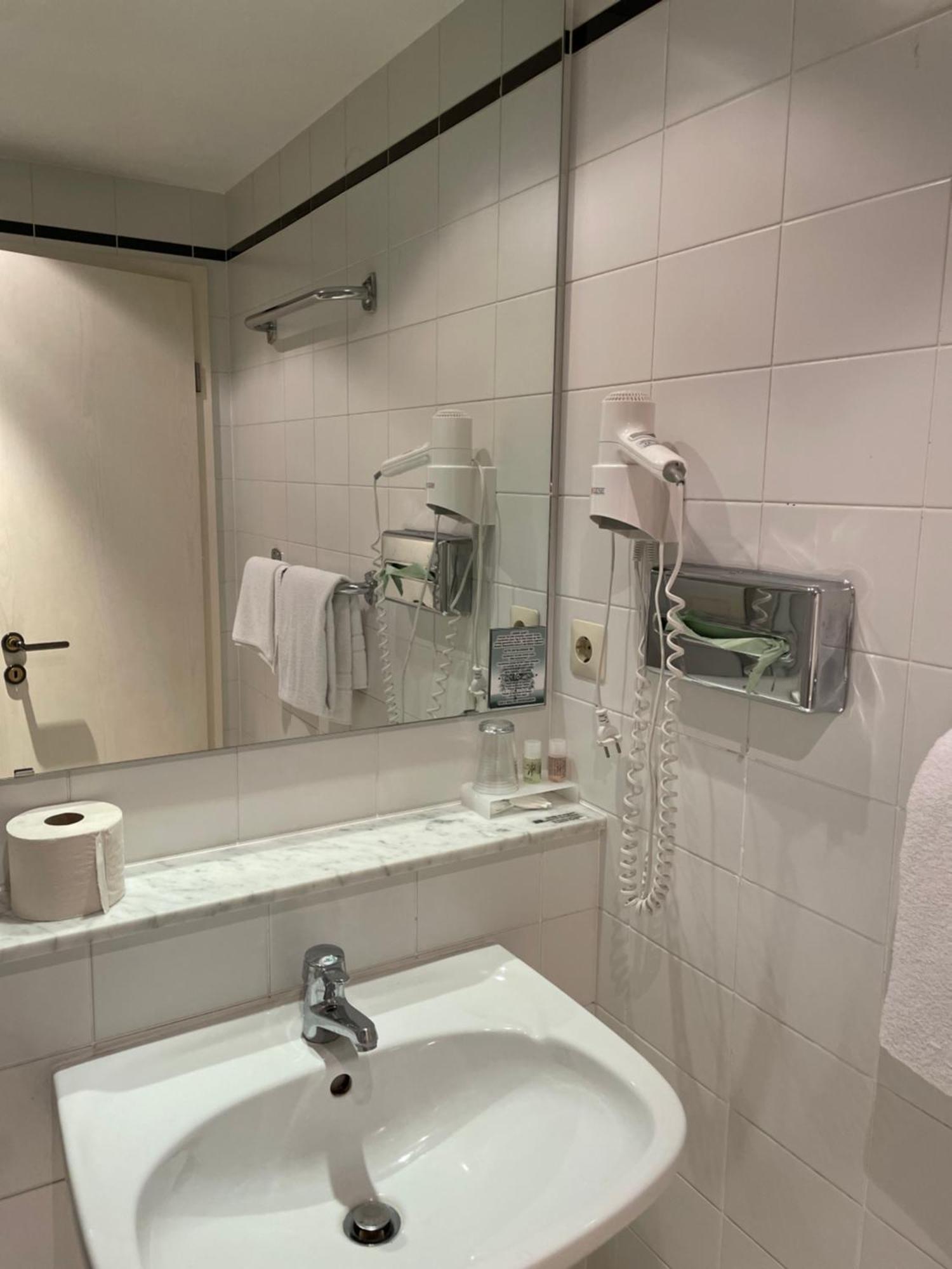 Hotel Bitterfelder Hof Стая снимка